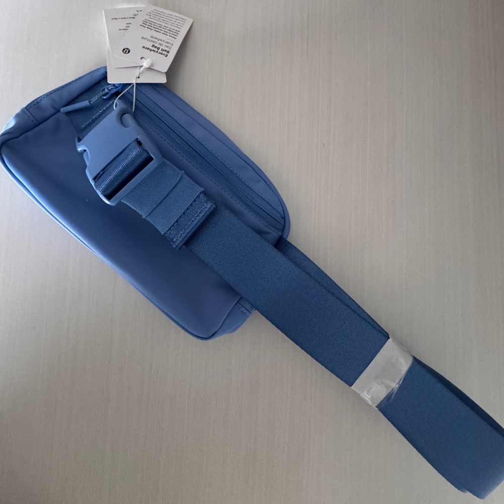 NWT Lululemon 1 Liter Belt Bag Blue - Picture 6 of 6